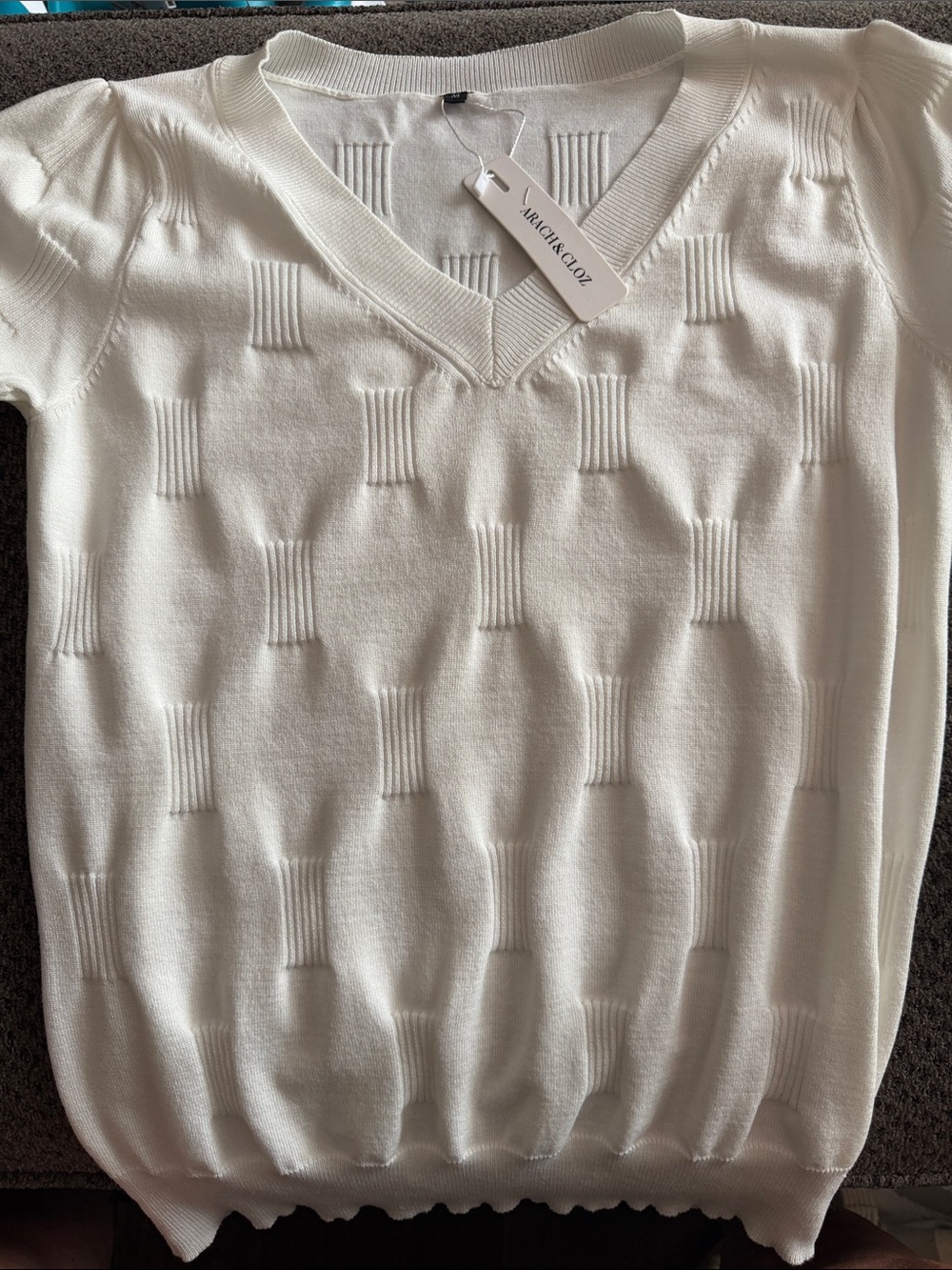 Arach & Cloz V-Neck Textured Knit Sweater - Cream M short sleeve